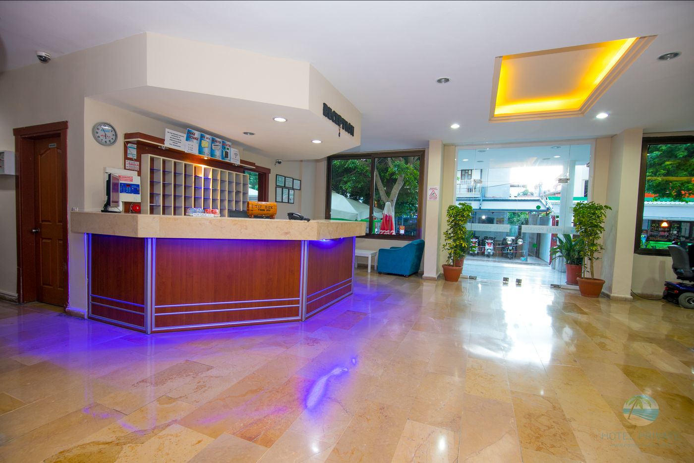 Private-Hotel-Lobby-49