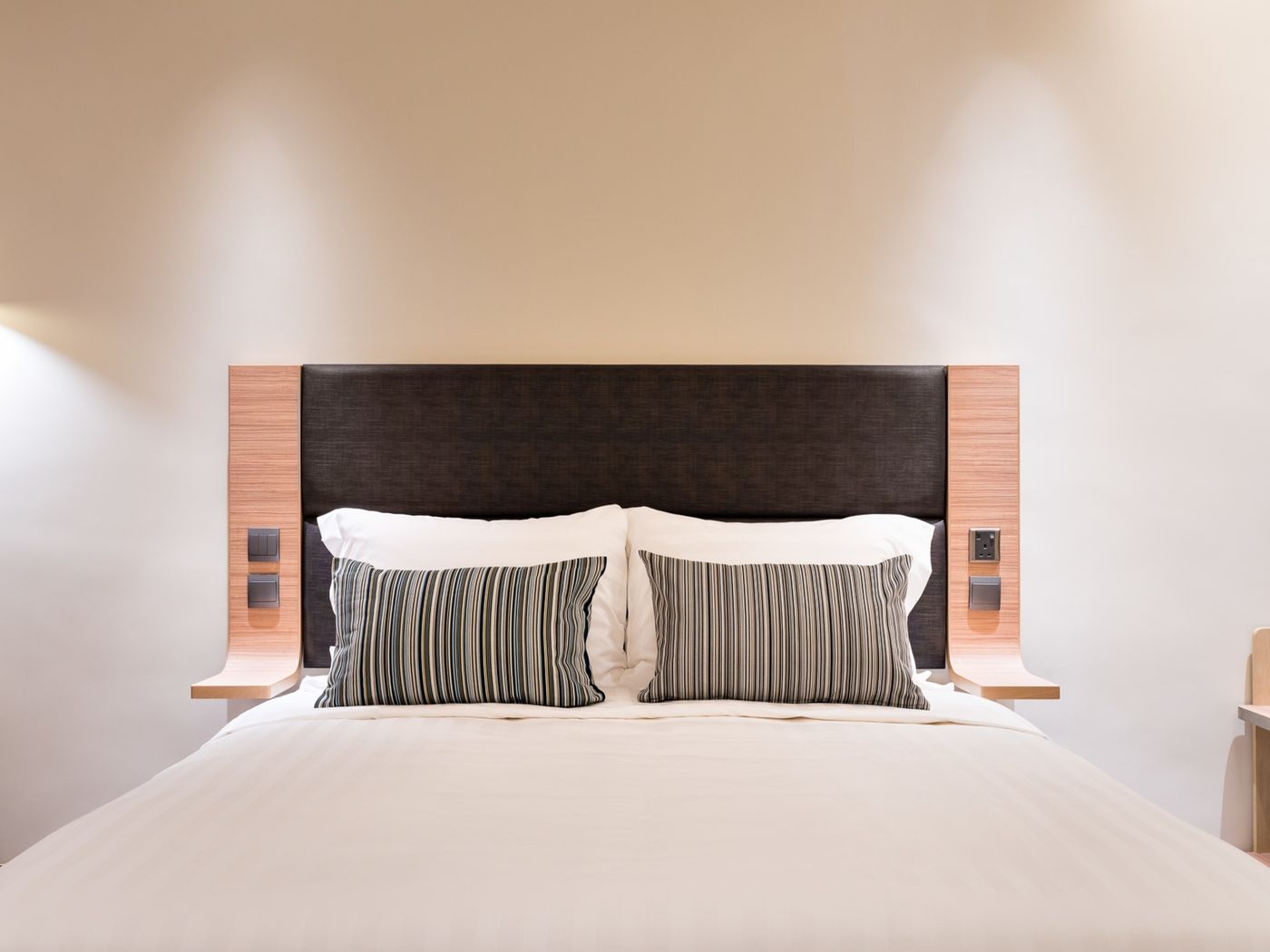 Camlux-Hotel-Room-12