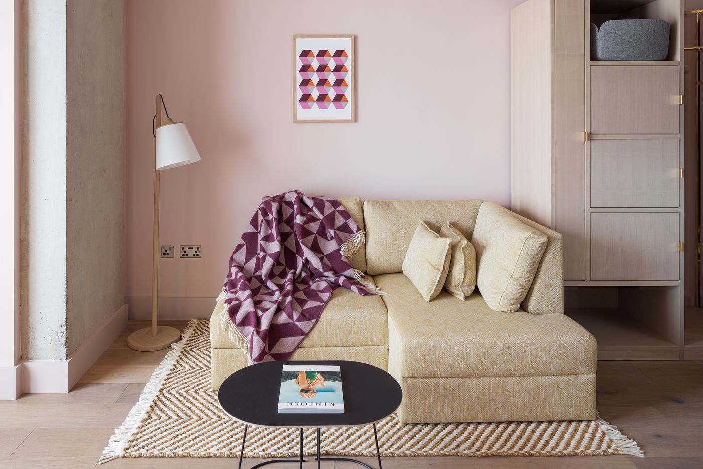 Zanzibar-Locke--Ha-Penny-Bridge-Room-17