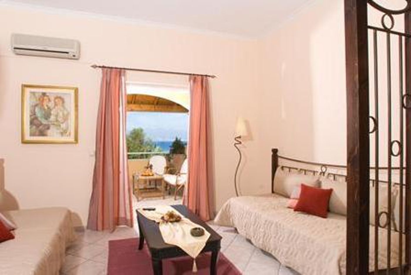 Chrismos Luxury Suites & Studios