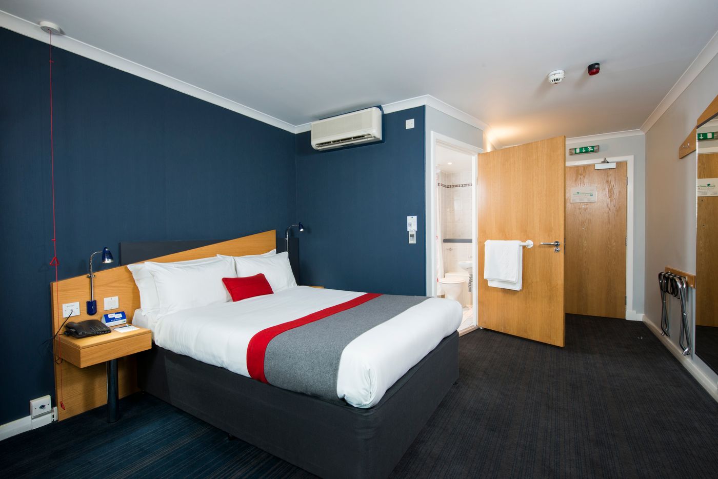 Holiday Inn Express Hamilton-United Kingdom-HAMILTON-Room-9
