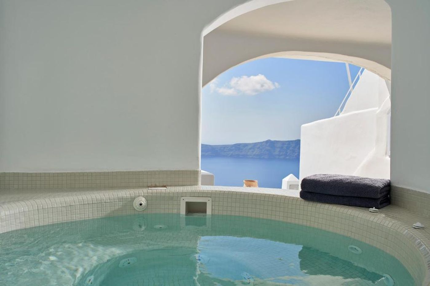 El-Verano-Collection-Santorini-Room-61