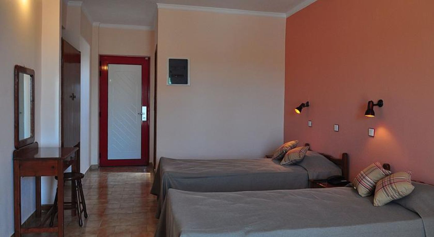 Sandy's Studios & Log Villas