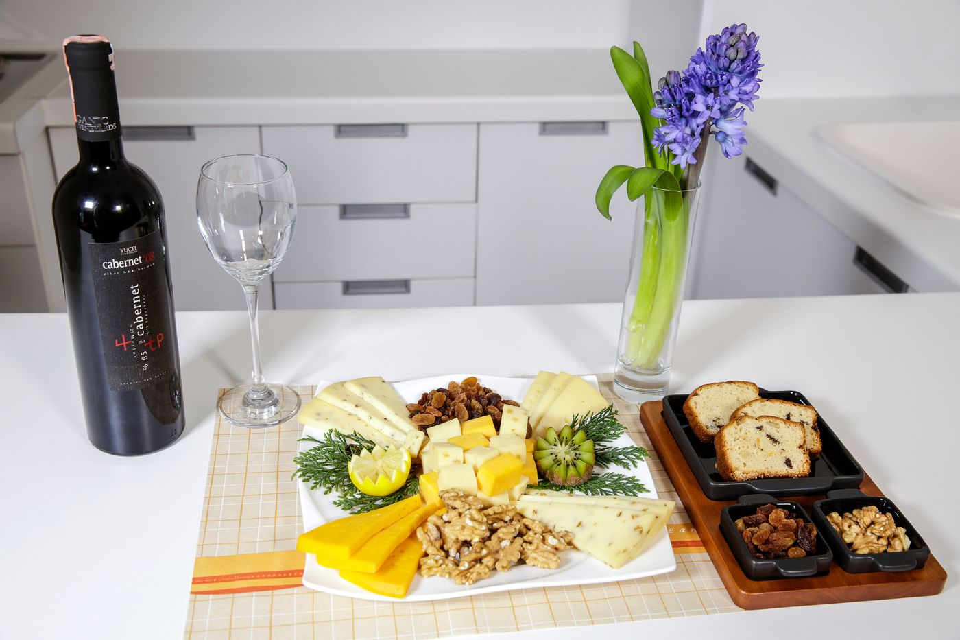 Housez-Suites-and-Apartments-Room-31