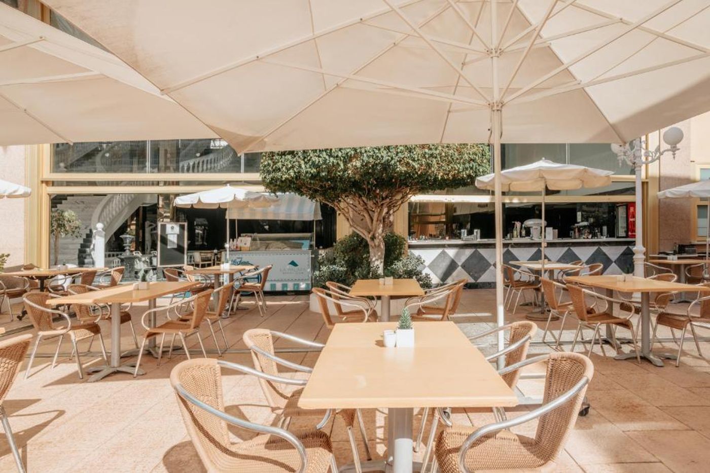 Cleopatra-Palace-Hotel-Bar-18