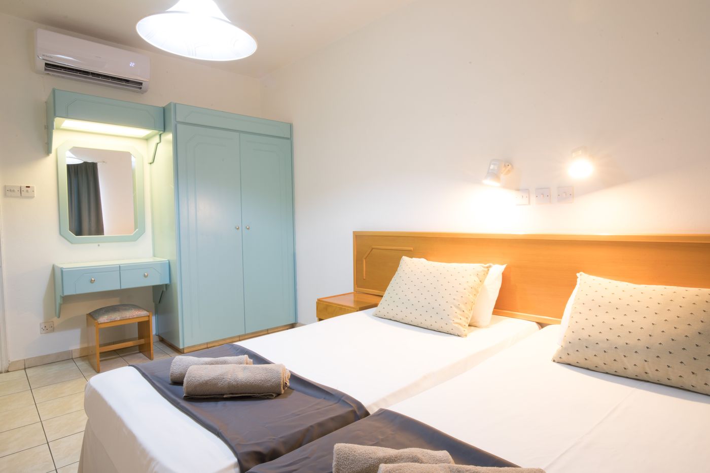 Debbie-Xenia-Room-10