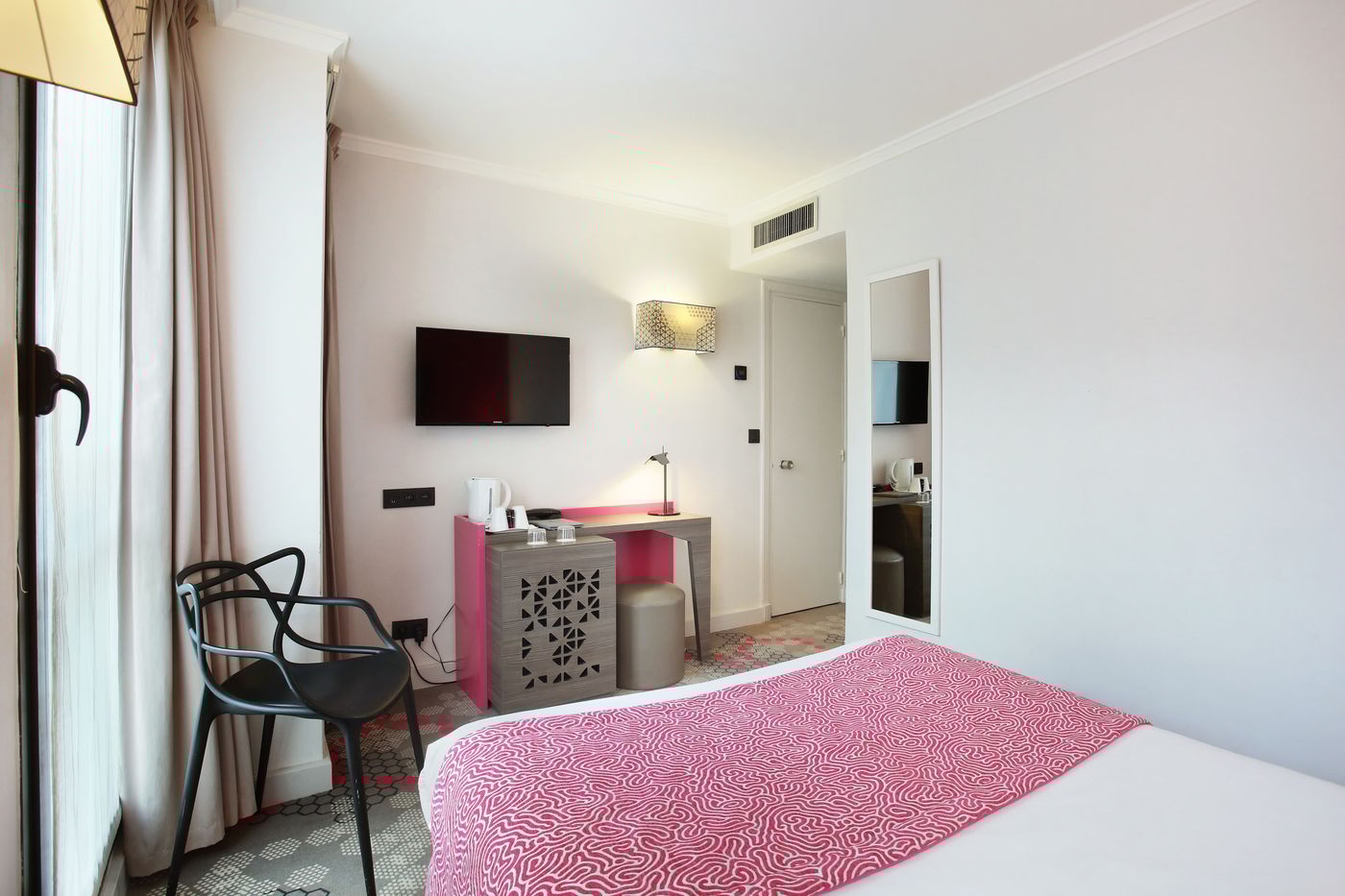 Hotel-Eiffel-Capitol-Room-19