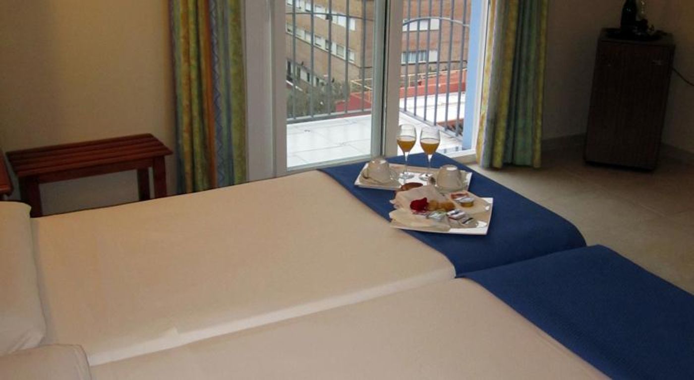 Malaga-Hotel-Eliseos-Room-32