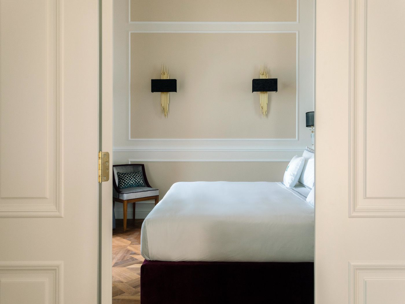 Des-Etrangers-Hotel---Spa-Room-17