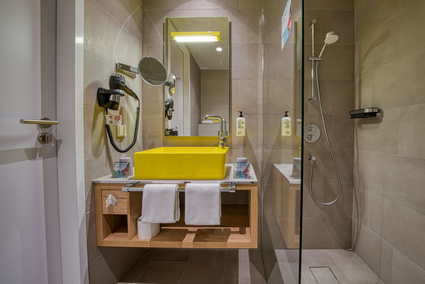 Ninetynine-Amsterdam-Airport--Trademark-Collection-Room-34