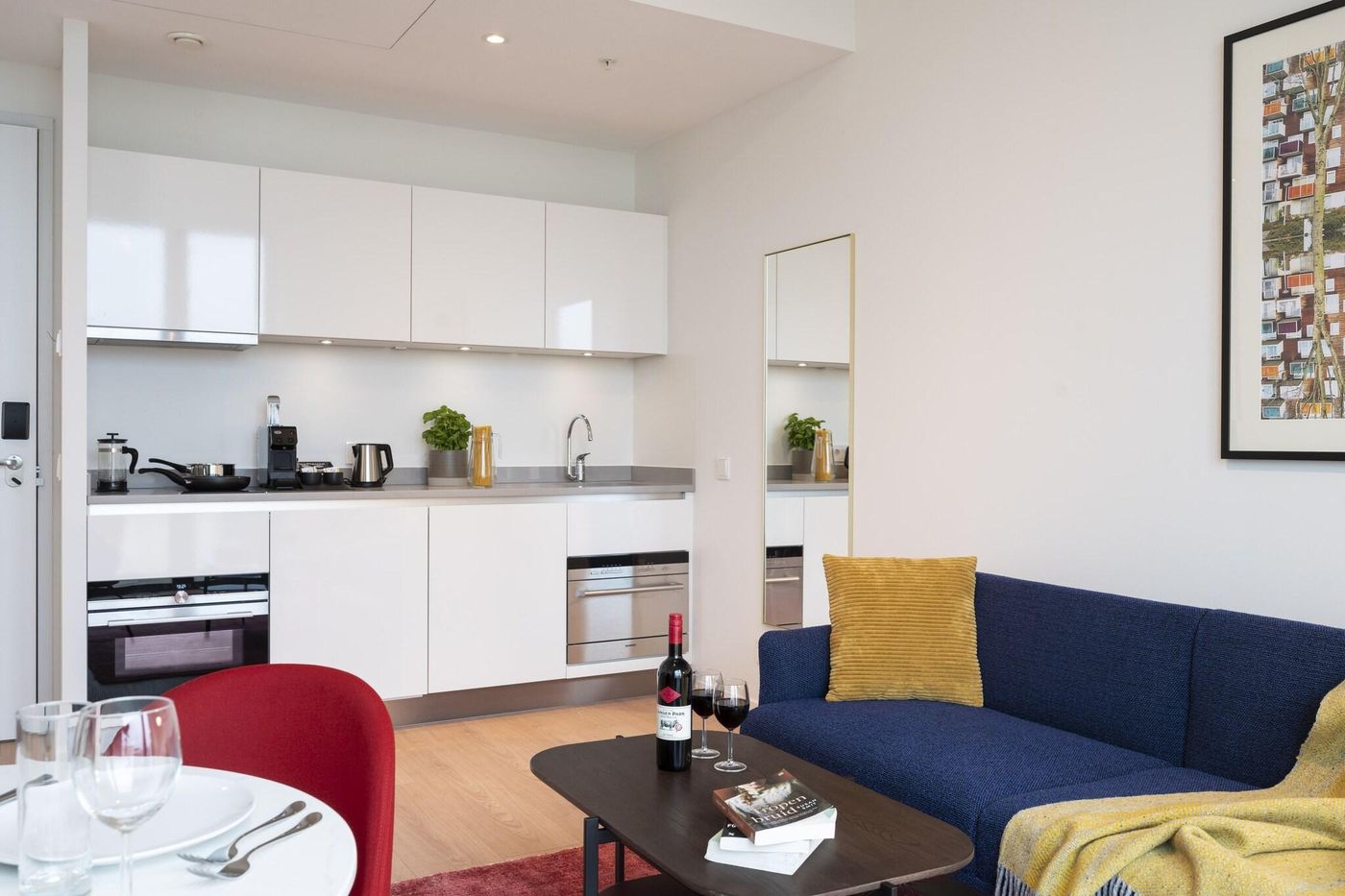 Premier-Suites-Plus-Amsterdam-Room-17