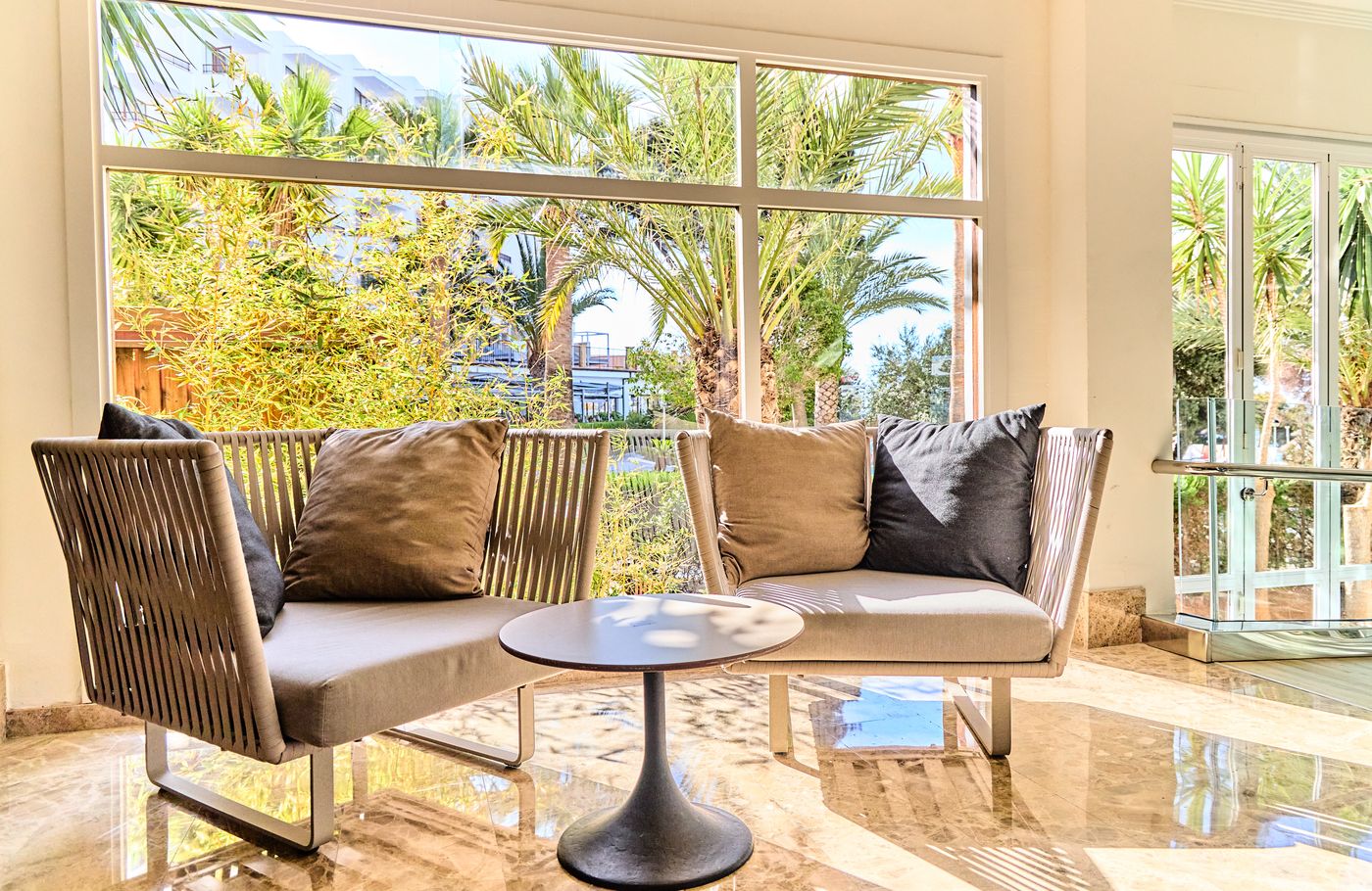 Leonardo-Royal-Hotel-Ibiza-Santa-Eulalia-Bar-51