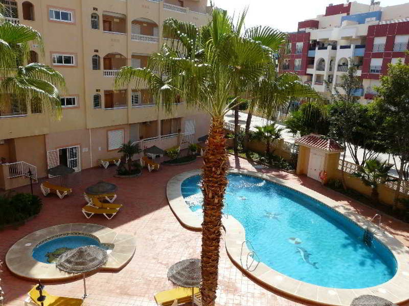 Apartamentos-Maracay-Pool-3
