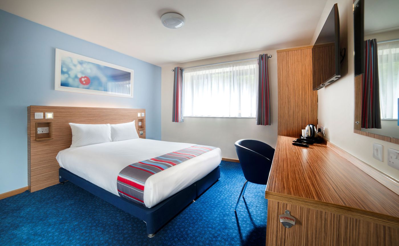 Travelodge-Dublin-Airport-North-Swords-Room-14