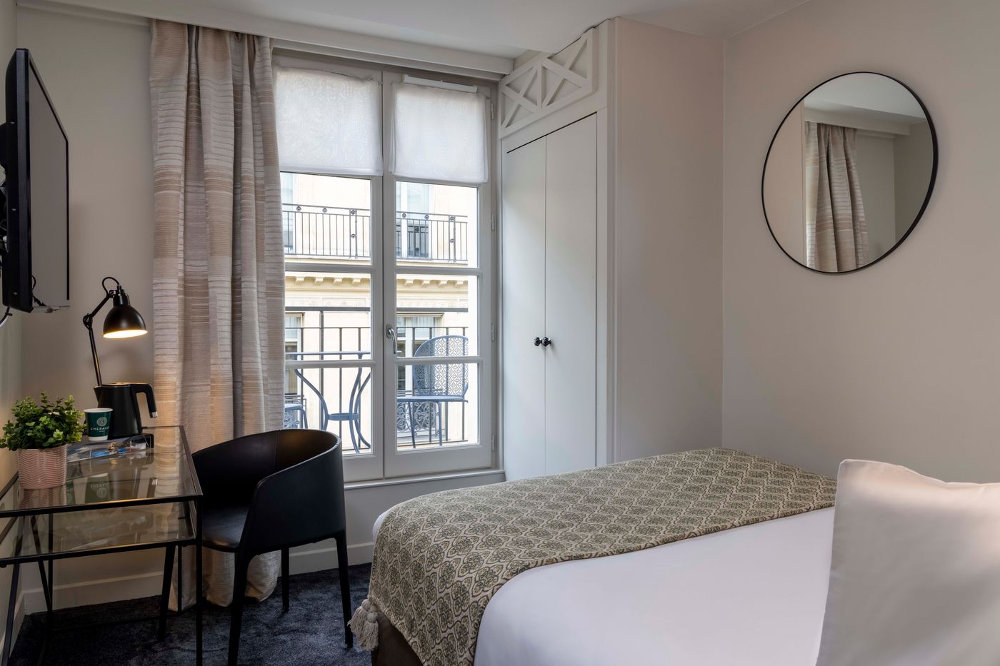 Helios-Opera-Room-24