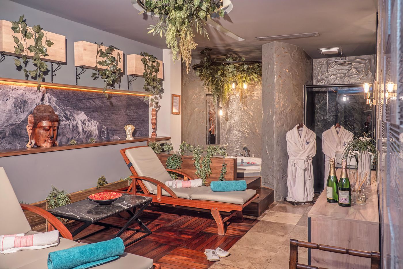 02/09/24 - Royal Wings Hotel