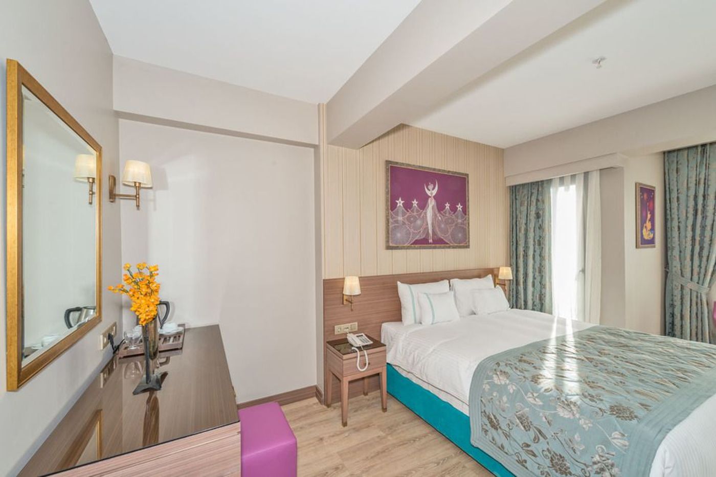 Taximist-Hotel-Room-7