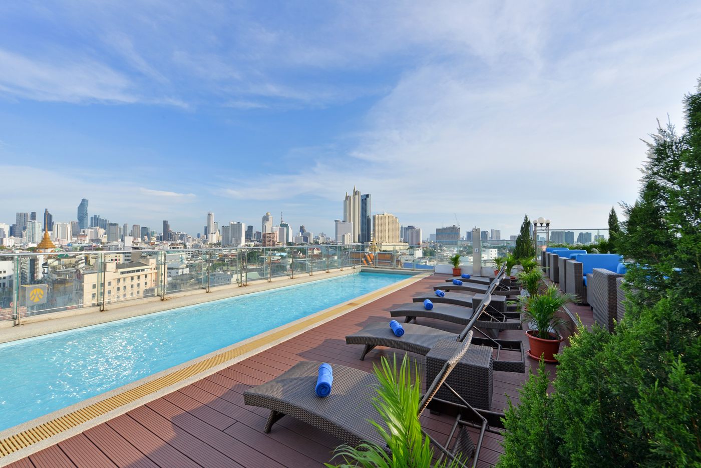 Hotel-Royal-Bangkok---Chinatown-Pool-56