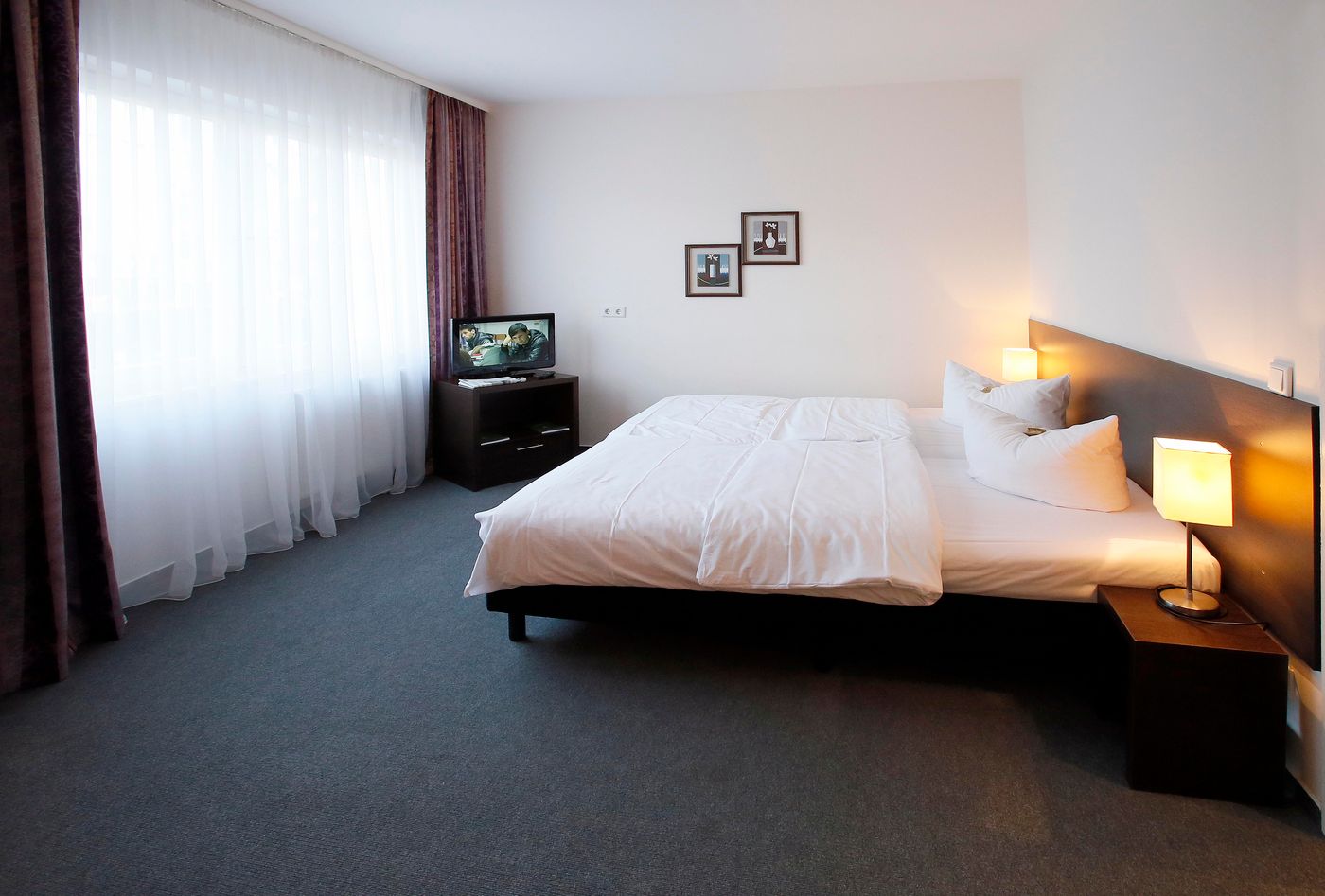 Luetzow-Room-8