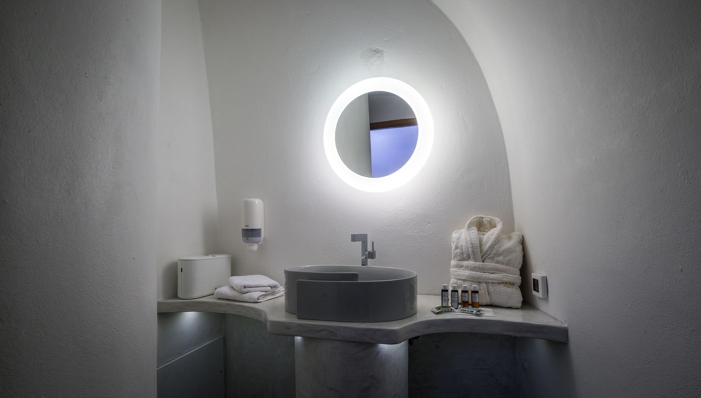 Elite-Luxury-Suites-Room-38