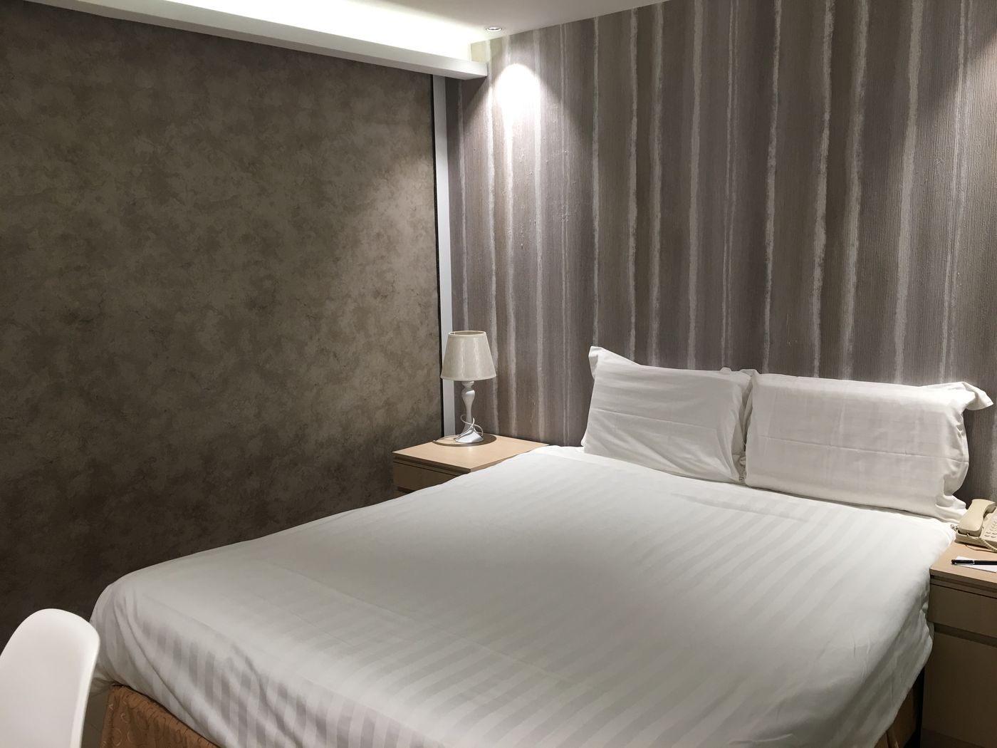 Wifi-Boutique-Room-14