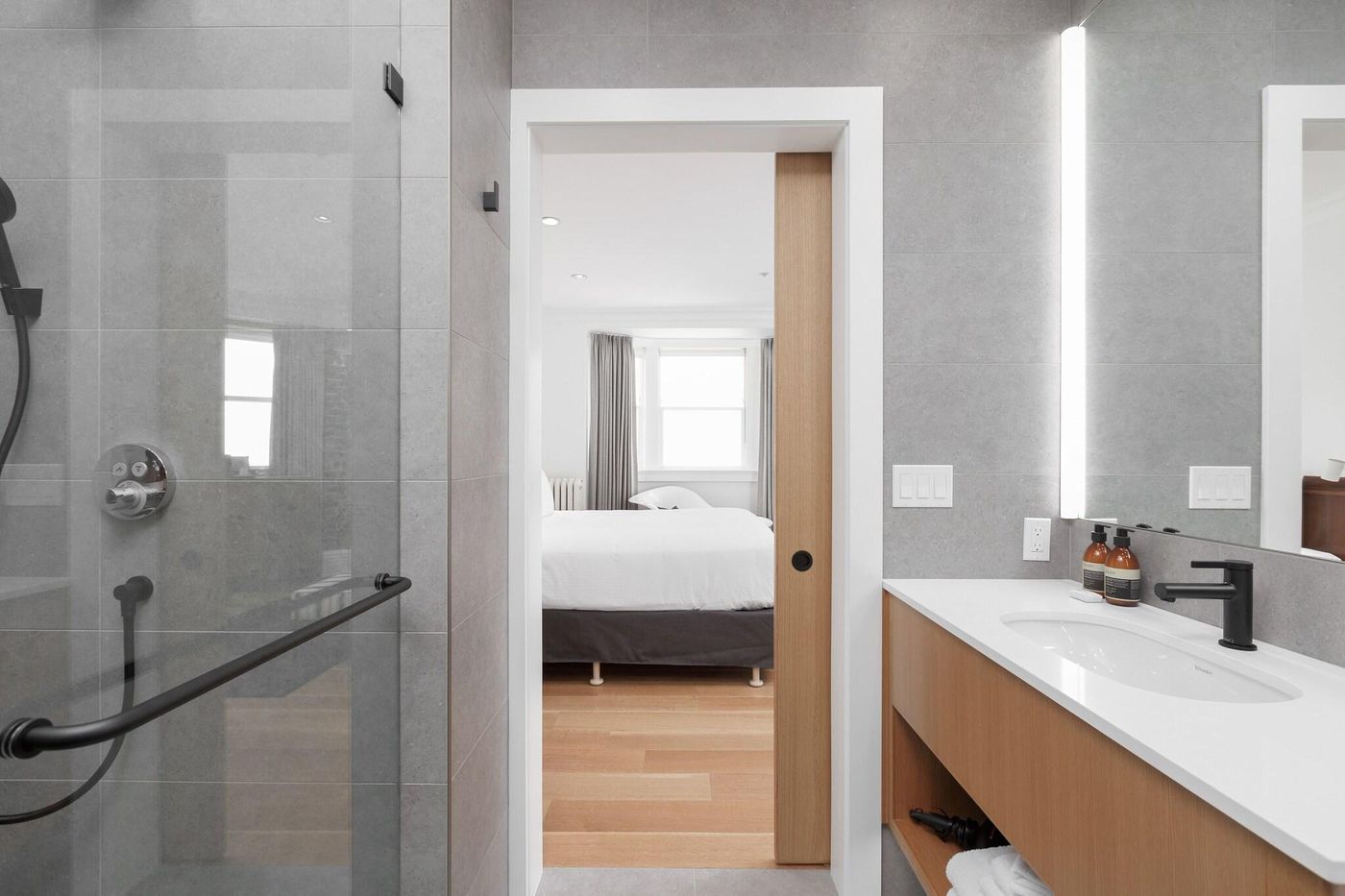 Victorian-Hotel-Vancouver-Room-61