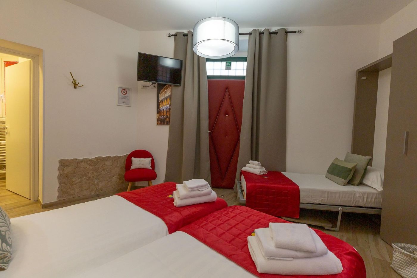 Flatinrome-Trastevere-Deluxe-Rooms-Room-23