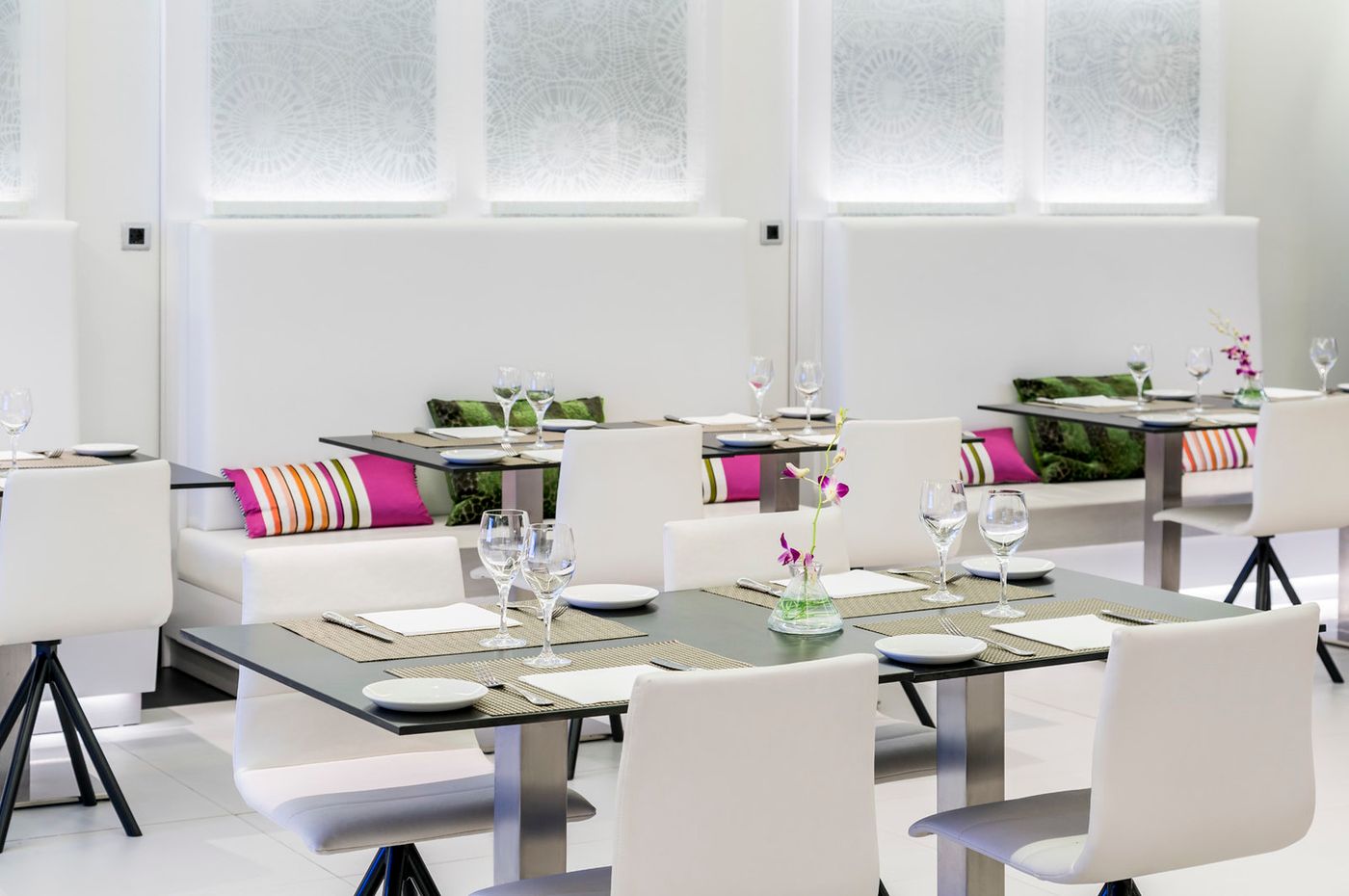 Ilunion-Suites-Madrid-----Pool-39