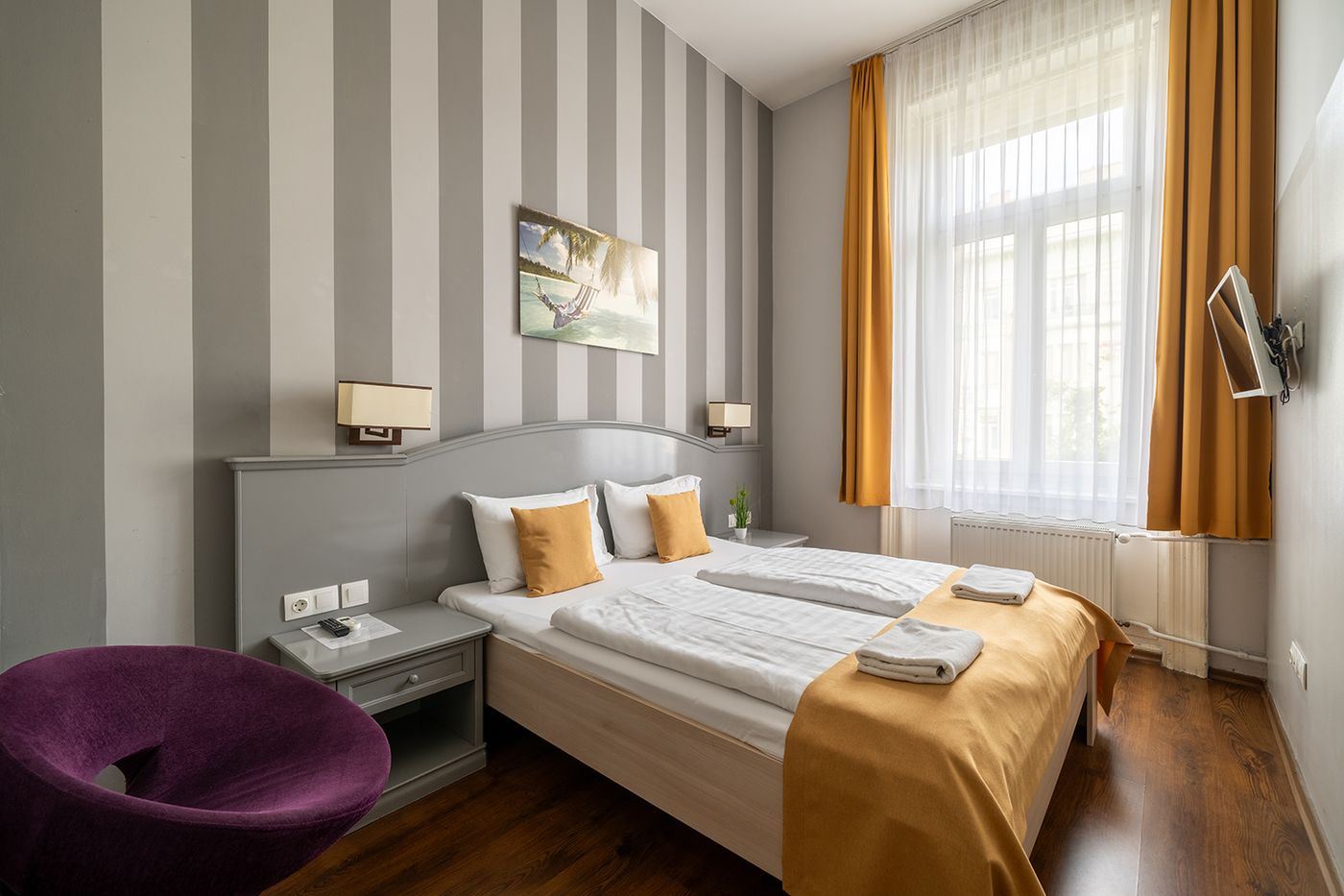 Full-Moon-Budapest-Room-7
