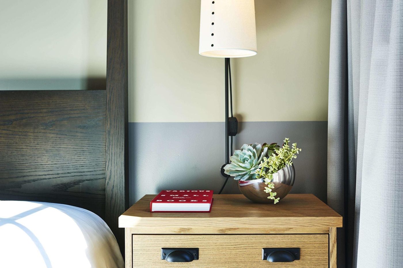 Hollywood-Roosevelt-Room-56