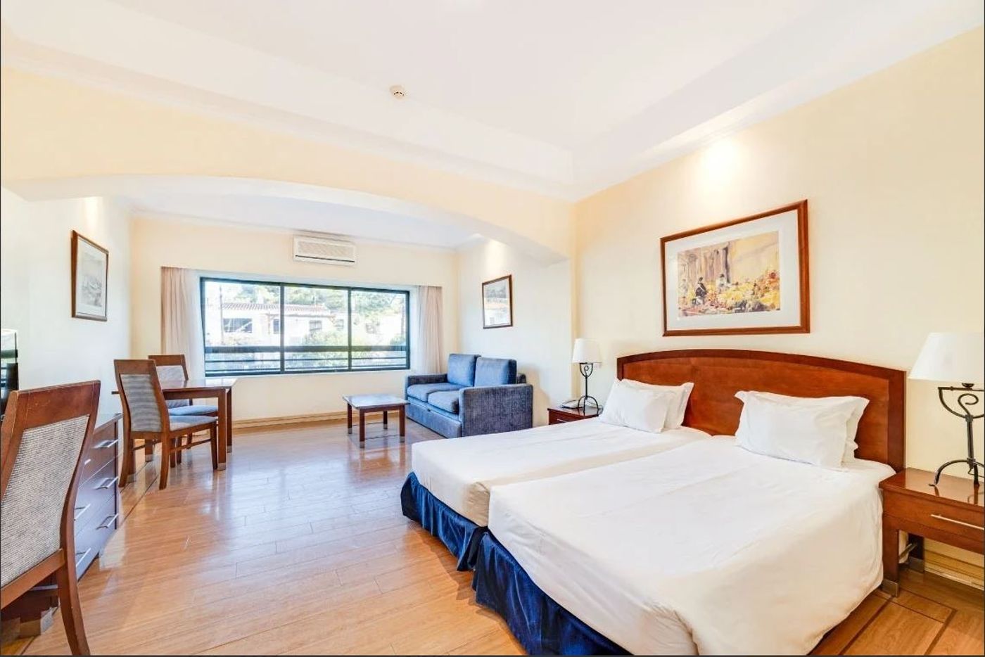 Yellow-Praia-Monte-Gordo-Hotel-Room-18