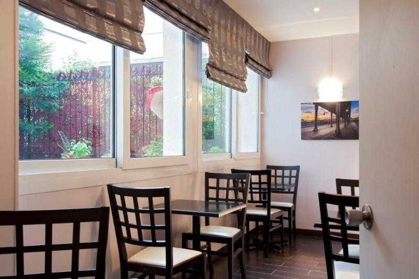 Timhotel-Tour-Eiffel-Restaurant-10