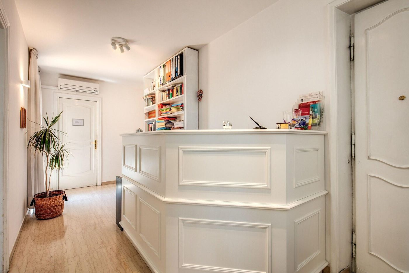 All-Comfort-Astoria-Palace-Lobby-4