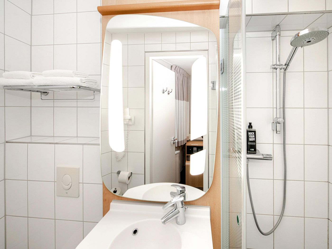 ibis-Amsterdam-Centre-Room-65