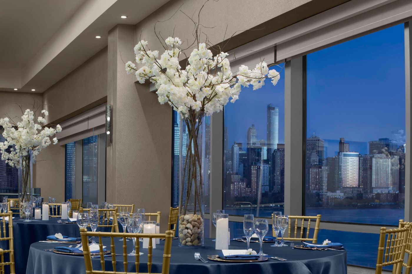 Hyatt-Regency-Jersey-City-on-the-Hudson-Lobby-12