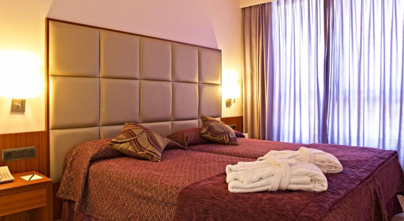 Protur Turo Pins Aparthotel