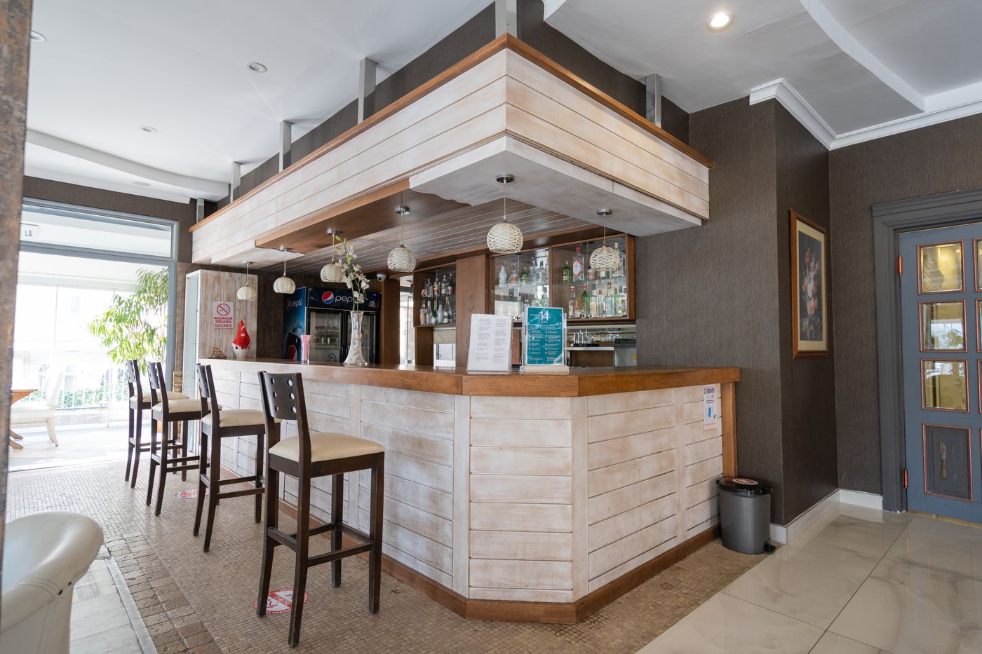 Romance-Beach-Lobby-39