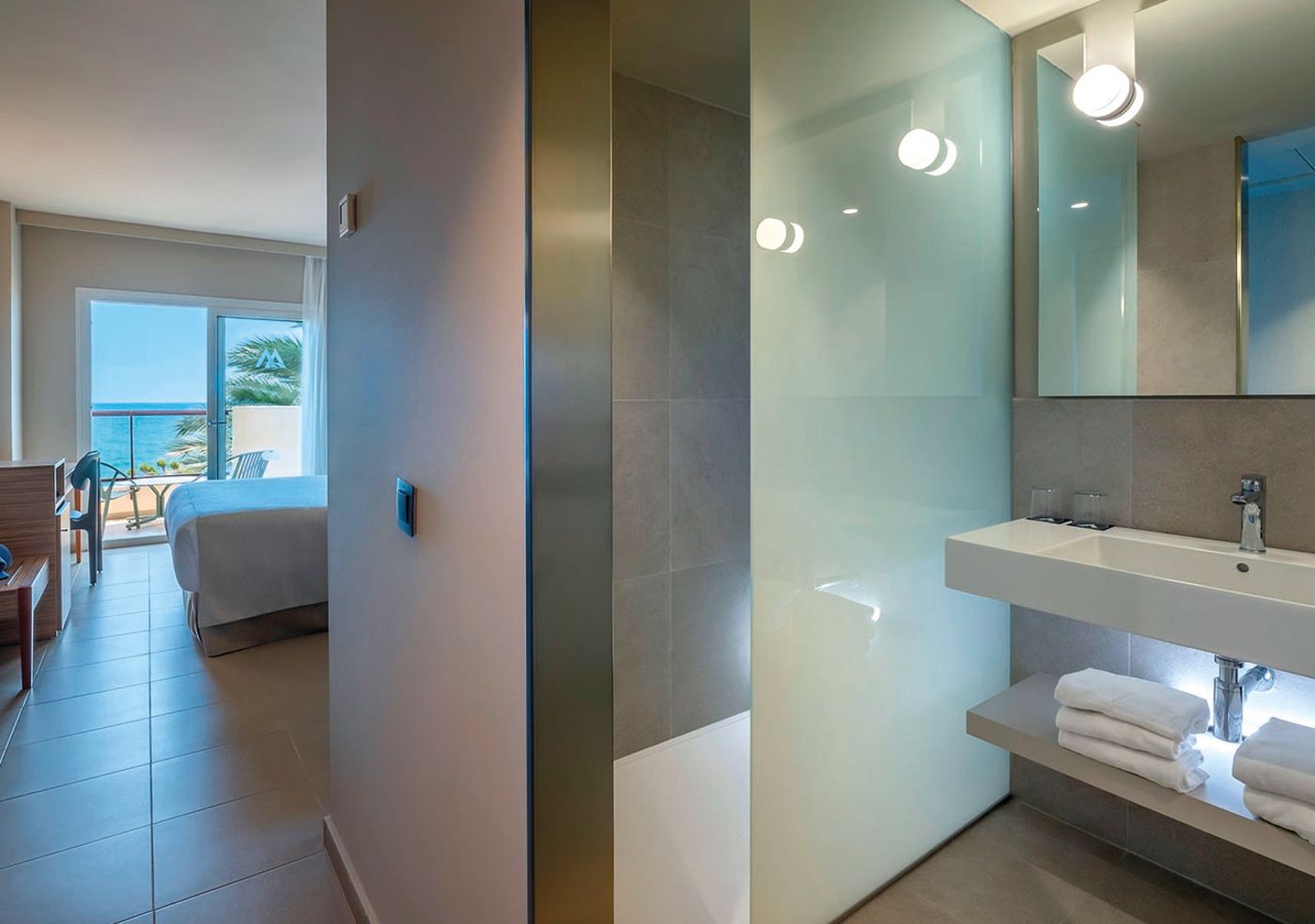 Aqua-Hotel-Promenade-Room-36