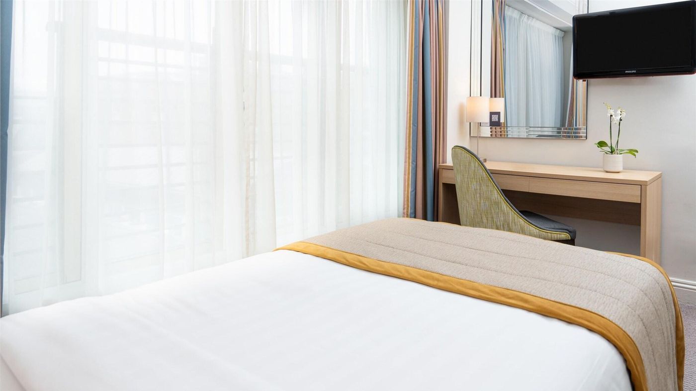 The-Fleet-Hotel-Room-40