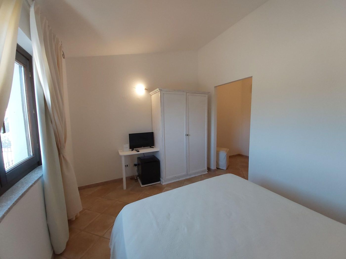 Hotel-Il-Faro-Di-Molara-Room-12
