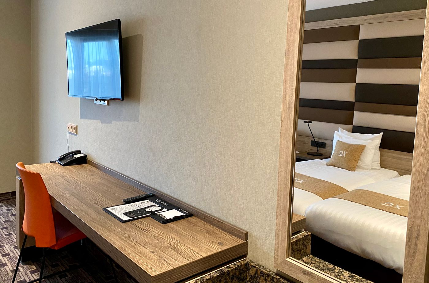 Xo-Hotels-Blue-Tower-Room-23