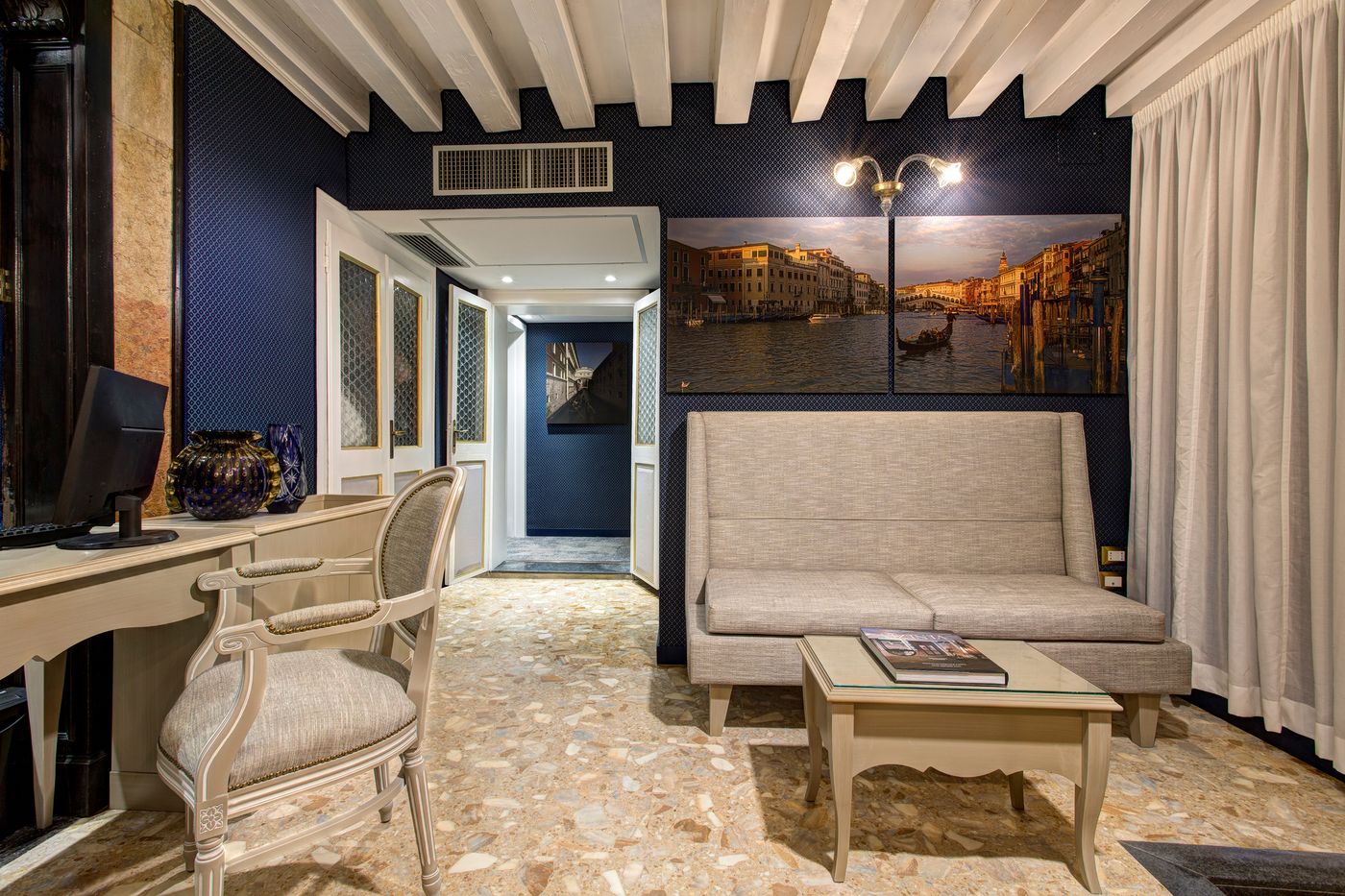 Gkk-Exclusive-Private-Suites-Venice-Lobby-8