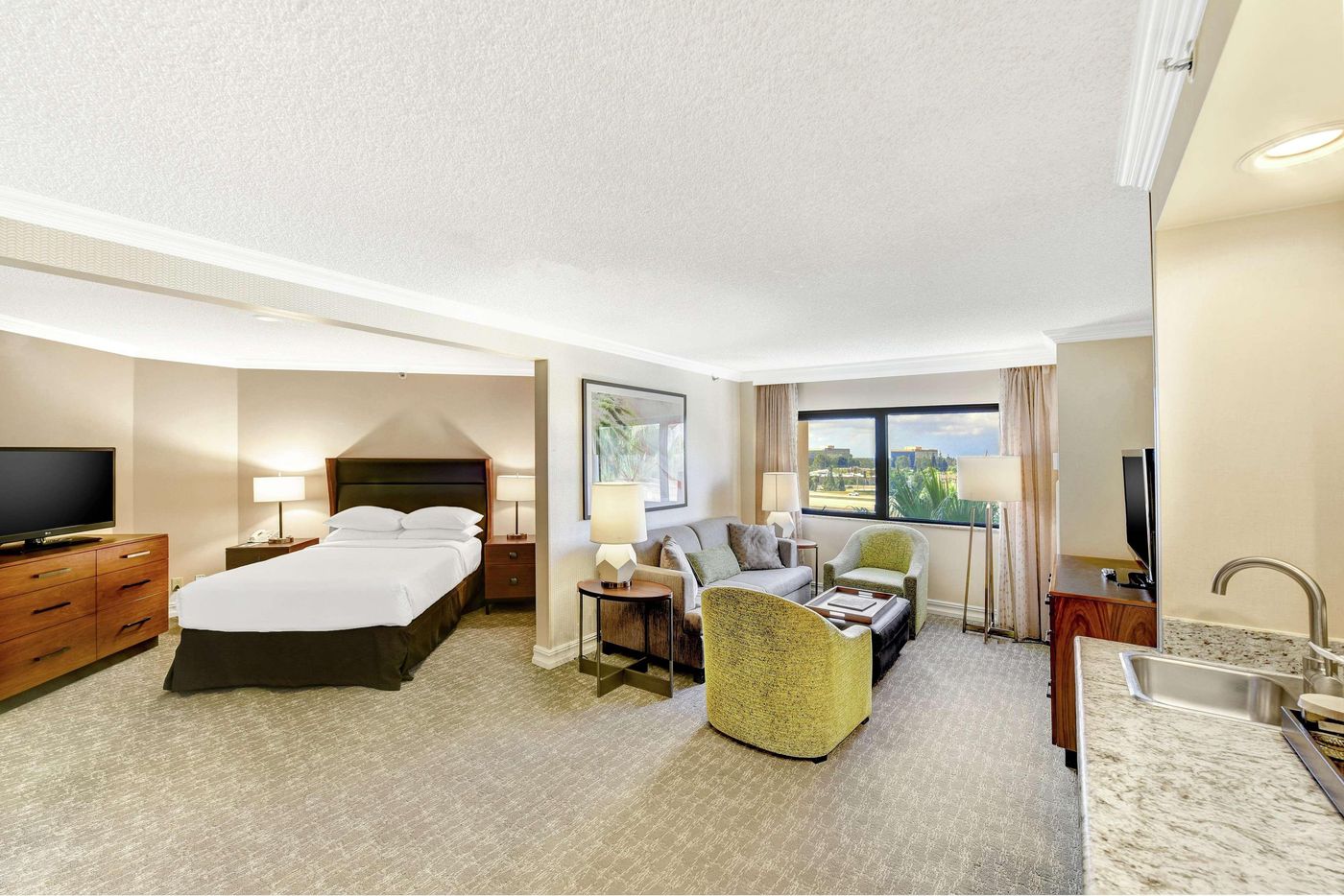 Embassy-Suites-by-Hilton-Anaheim-Orange-Room-31