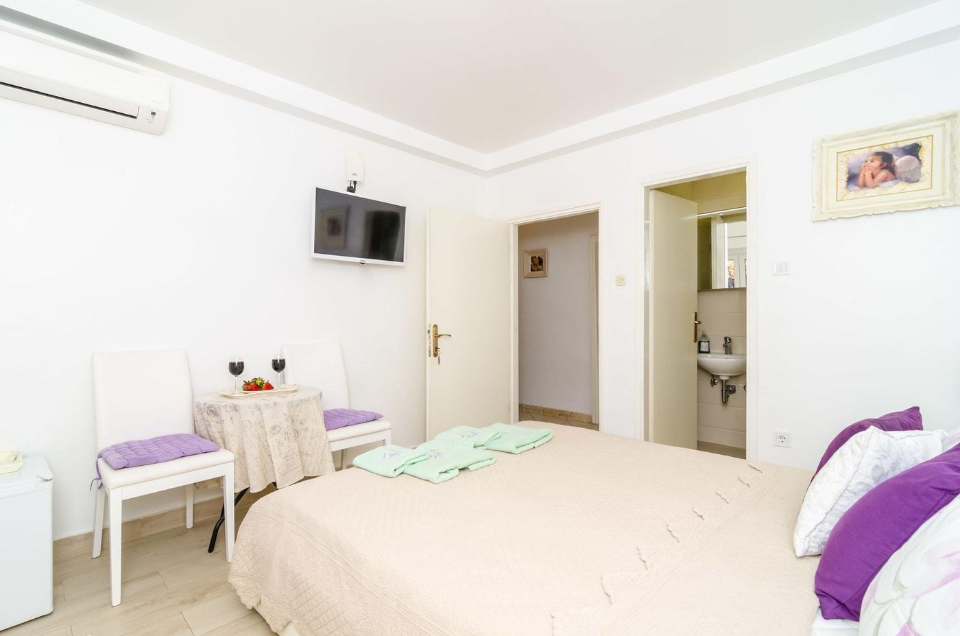 Guest-House-Cuk-Room-11