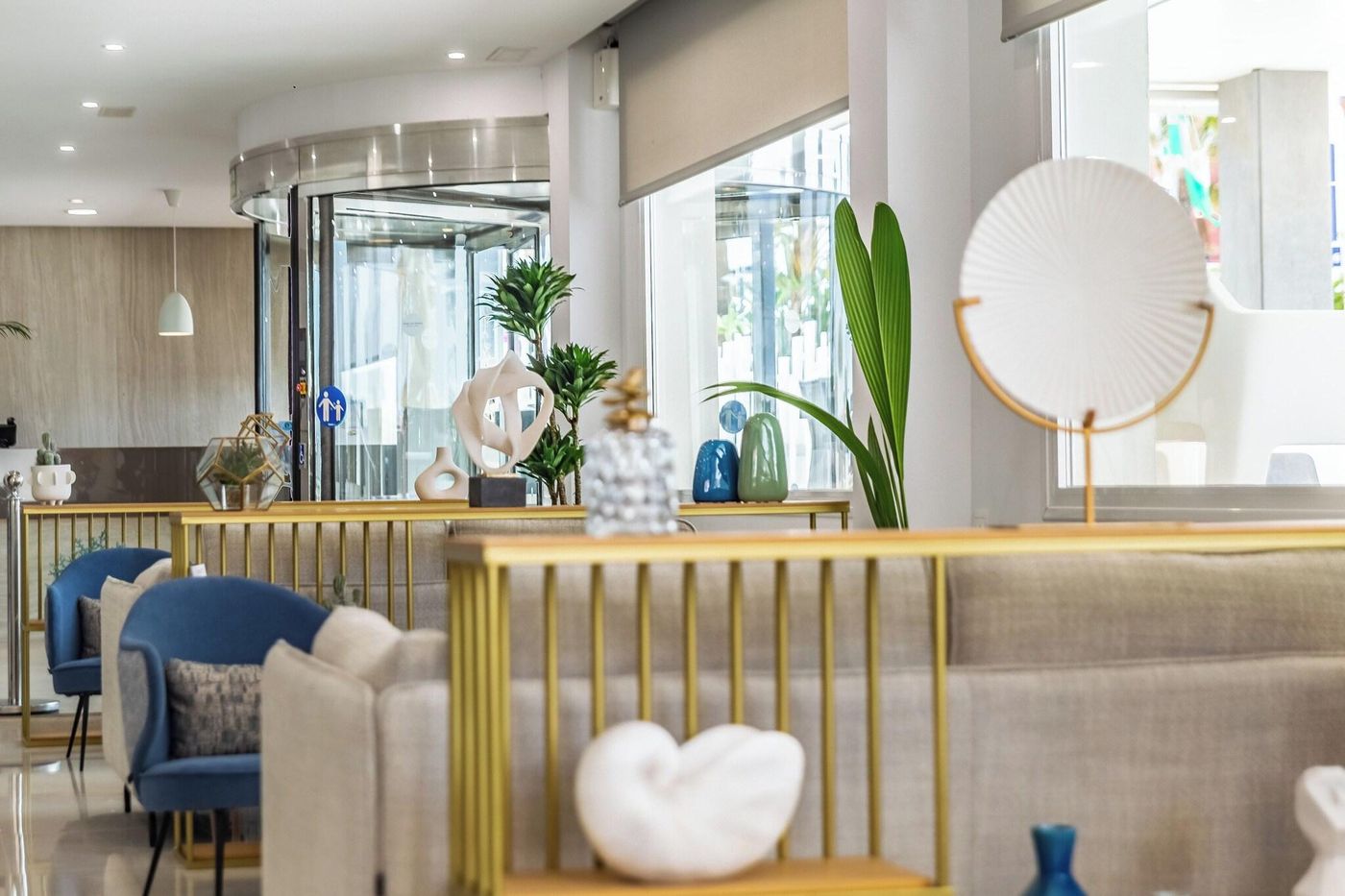 Las-Arenas-Affiliated-by-Melia-Lobby-52