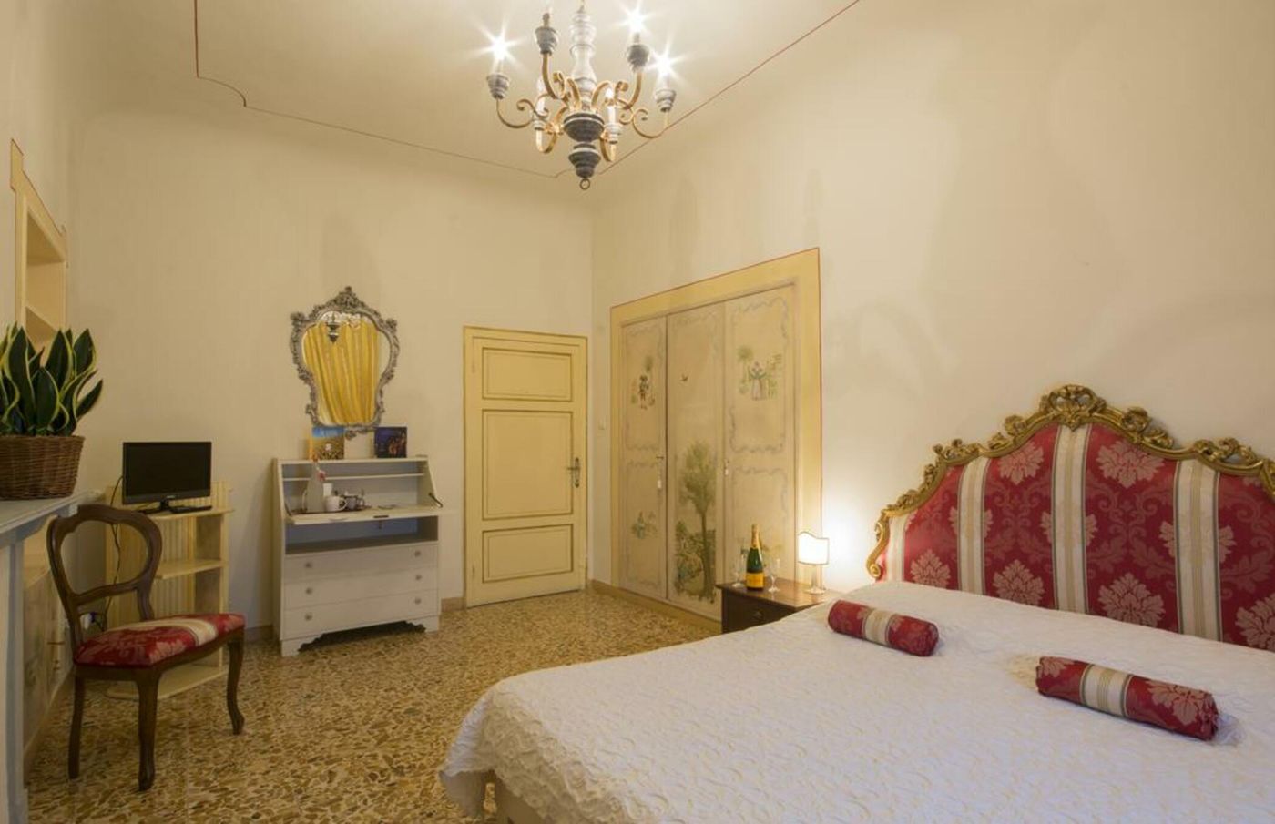 Palazzo-Bulgarini-Room-6