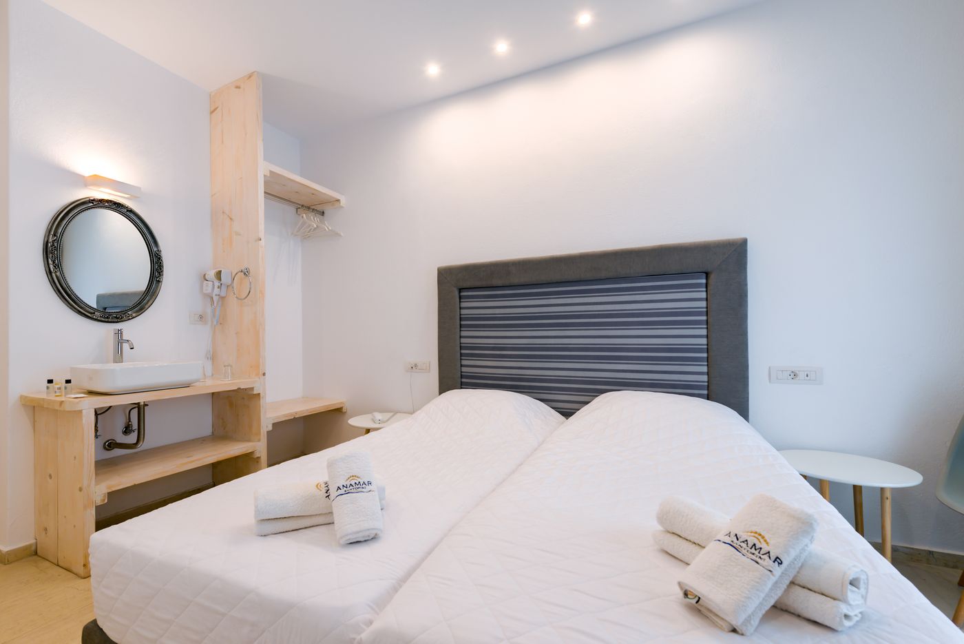 Anamar-Santorini-Room-9