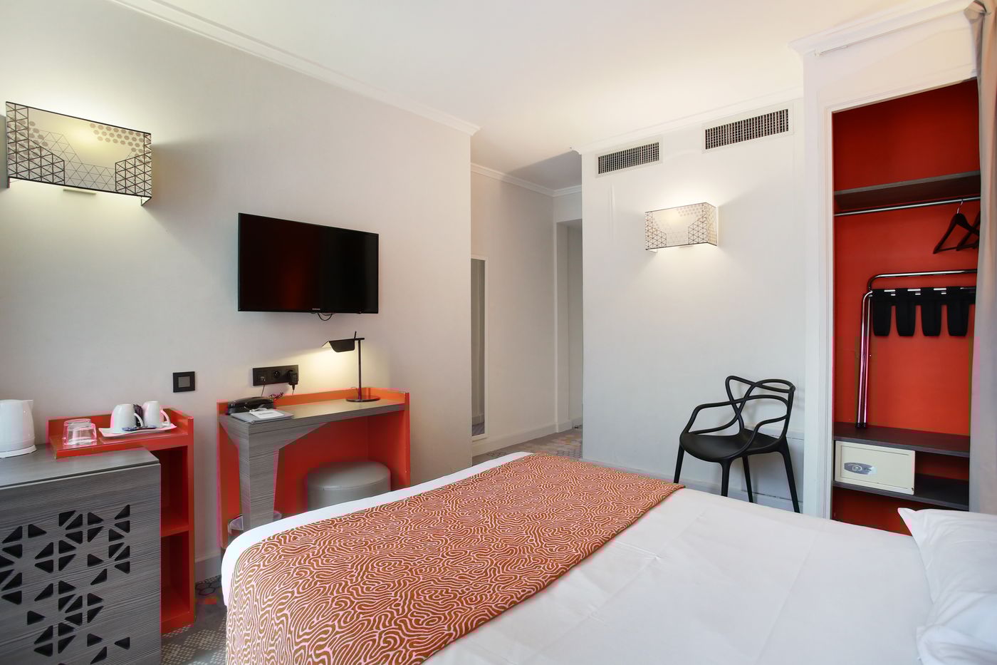 Hotel-Eiffel-Capitol-Room-8