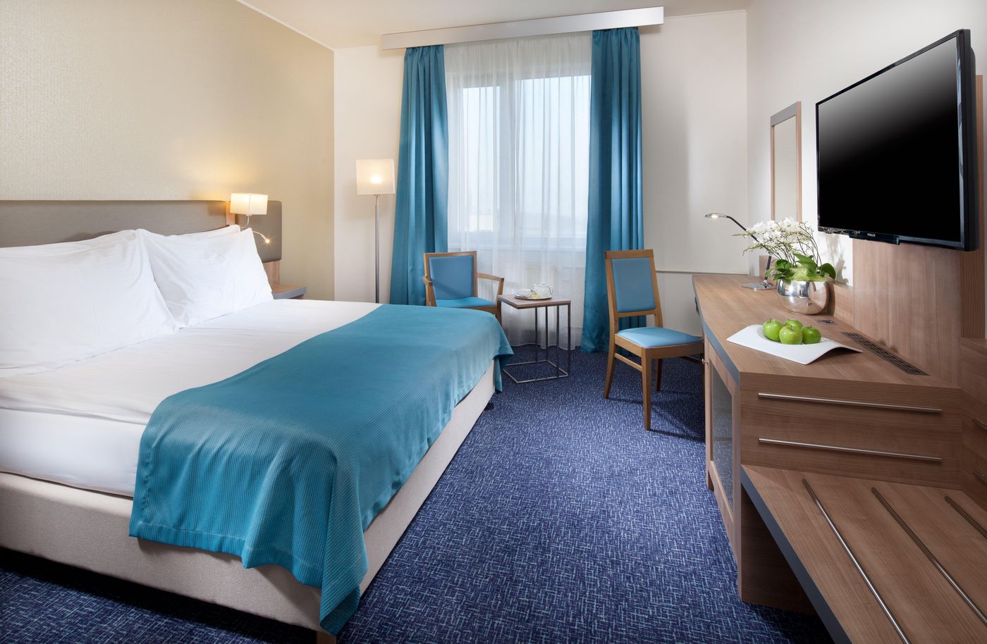 Holiday-Inn-Prague-Congress-Centre-Room-20