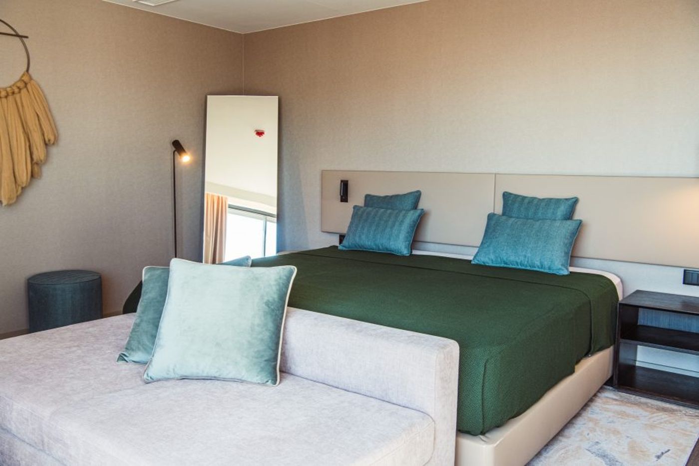 Omid-Saldanha-Hotel-Room-6